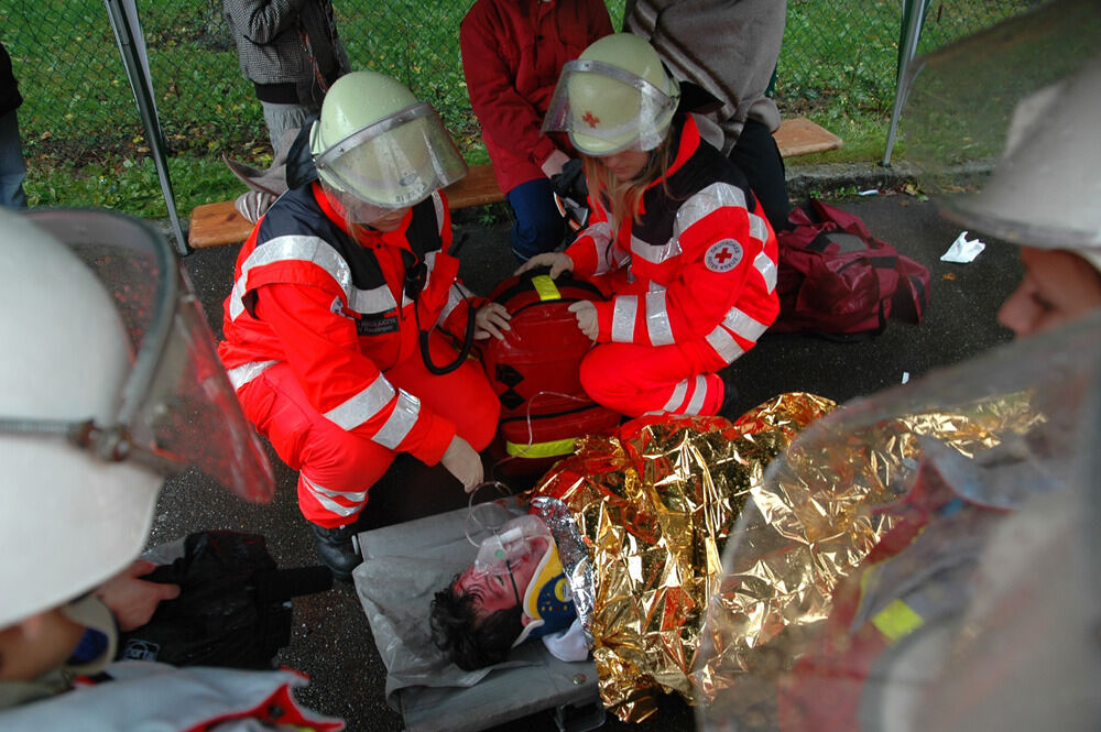 Jugendfeuerwehr und Jugendrotkreuz bei ihrer Großübung