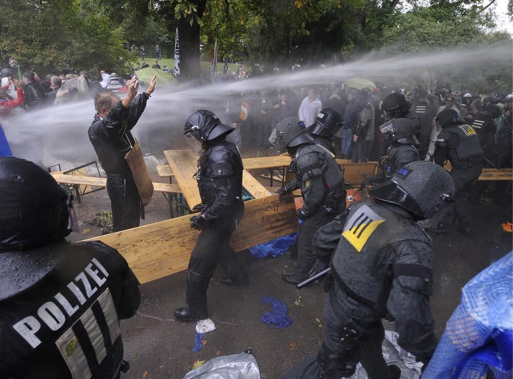 Stuttgart 21 Polizeieinsatz gegen Demonstranten im Schlossgarten