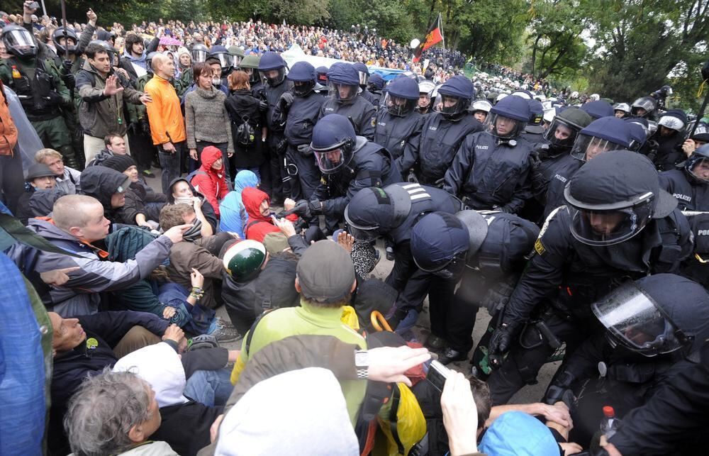 Stuttgart 21 Polizeieinsatz gegen Demonstranten im Schlossgarten