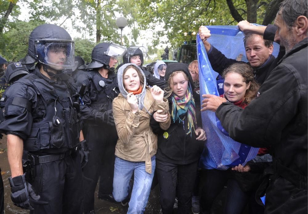 Stuttgart 21 Polizeieinsatz gegen Demonstranten im Schlossgarten