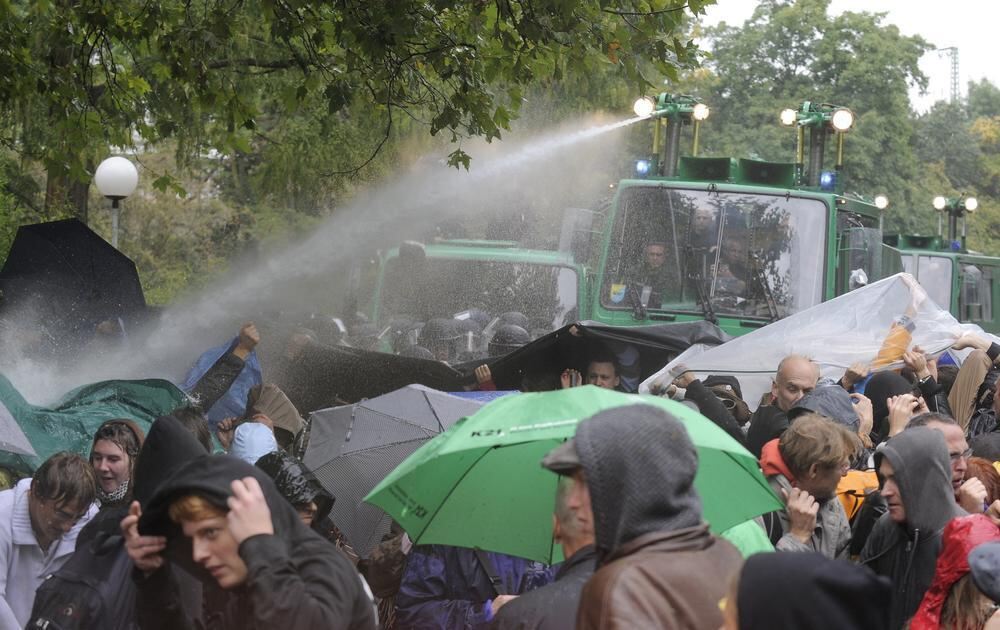 Stuttgart 21 Polizeieinsatz gegen Demonstranten im Schlossgarten