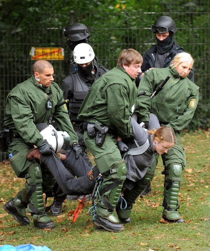 Stuttgart 21 Polizeieinsatz gegen Demonstranten im Schlossgarten