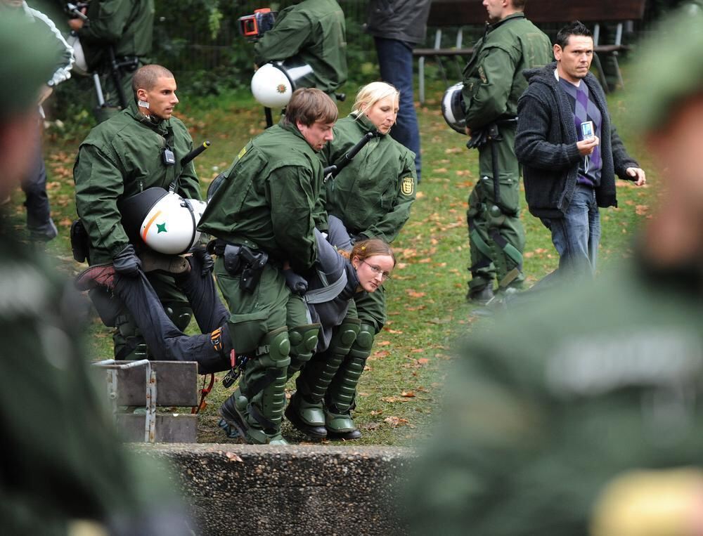 Stuttgart 21 Polizeieinsatz gegen Demonstranten im Schlossgarten