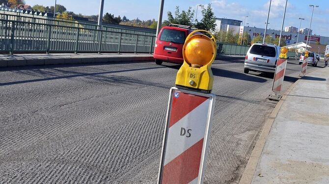 Es geht holprig zu auf vielen Reutlinger Hauptverkehrs-Achsen. Derzeit wird die Schieferstraße abgefräst und mit einem neuen Bel