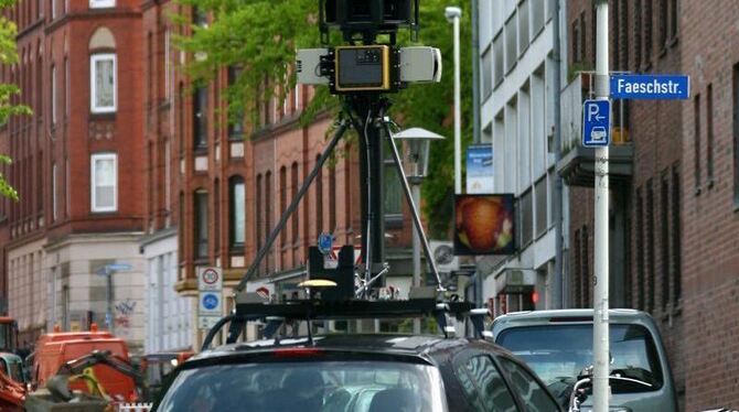 Google zeigt schon einmal die Funktionen des umstrittenen Dienstes Street View. (Archivbild)