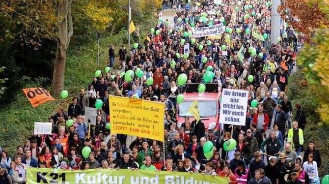 Am Wochenende demonstrierten wieder tausende Gegner gegen das umstrittene Bahnprojekt Stuttgart 21.