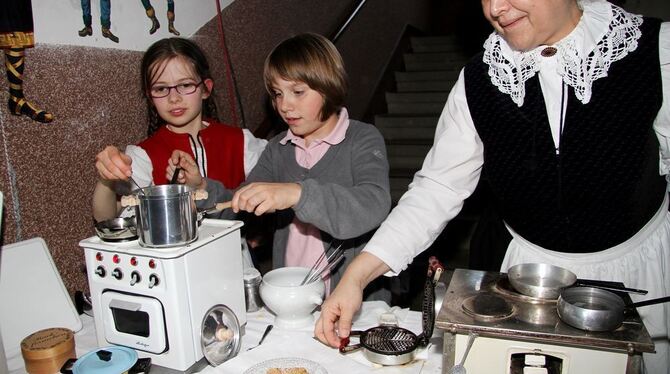 Eine Puppenküche mit der richtig gekocht werden kann, auch das gab es am Wochenende in Hülben zu sehen. FOTO: PK