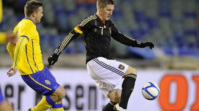 Ersatz-Kapitän Bastian Schweinsteiger (r) zog die Fäden im deutschen Spiel.