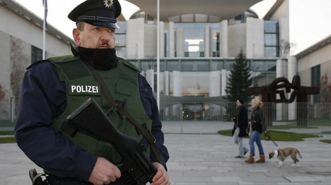 Sicherheitsvorkehrungen vor dem Kanzleramt.