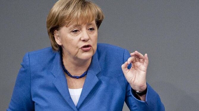 Kanzlerin Merkel hat das Ziel bekräftigt, zum 1. Januar 2012 Maßnahmen für eine einfacheres Steuerrecht umzusetzen.