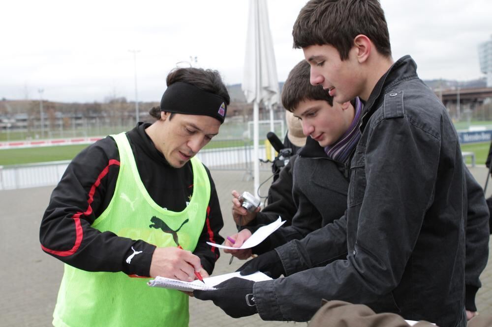 Zeitung macht Schule Trainingsbesuch beim VfB Stuttgart