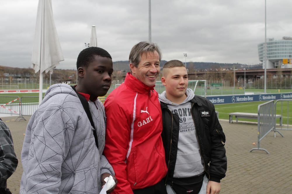 Zeitung macht Schule Trainingsbesuch beim VfB Stuttgart