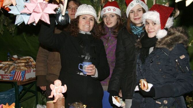 Nikoläusinnen der Trochtelfinger Erdenbergschule Foto: Leippert