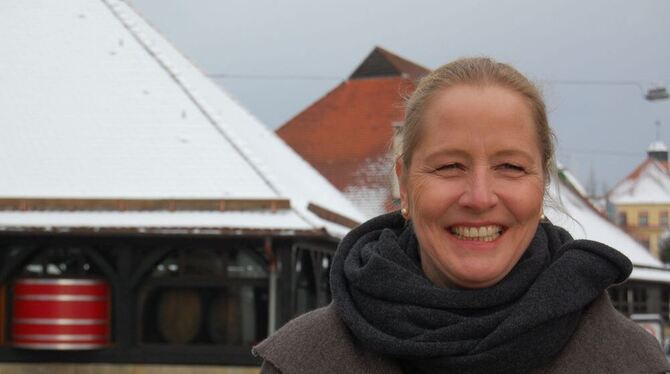 Ein strahlendes Lächeln: Maria Püschel auf dem Kelternplatz in Metzingen. GEA-FOTO: PFISTERER