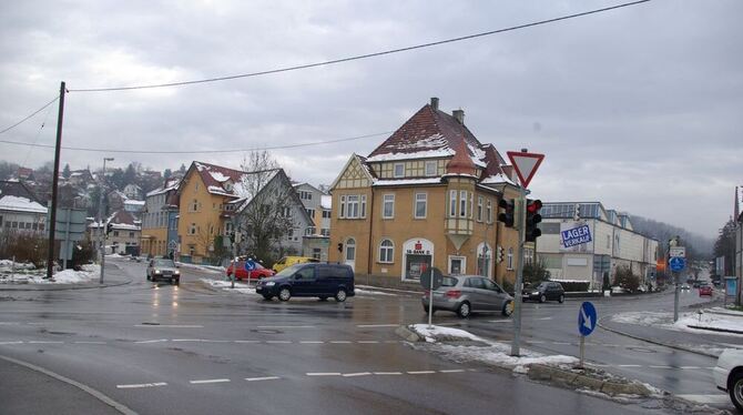 Auch hier soll ein Kreisel hin: Bis zur Umsetzung wird es aber noch ein Weilchen dauern, vermutet der Bürgermeister. GEA-FOTO: G