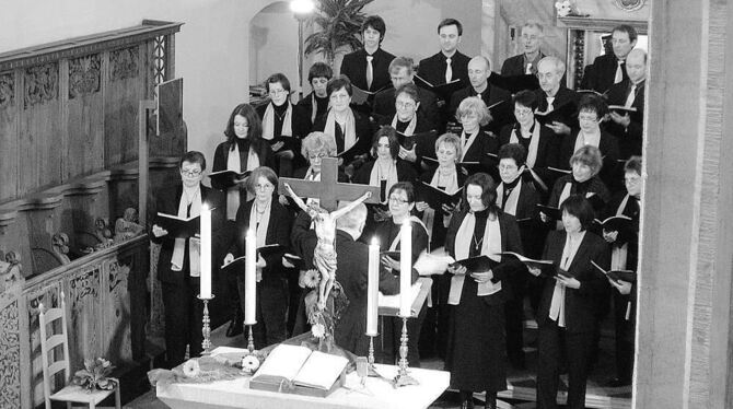 Unterm Kirchendach musikalisch die Sterne ins Visier genommen: Konzert in der Mauritiuskirche.  FOTO: STOLLE