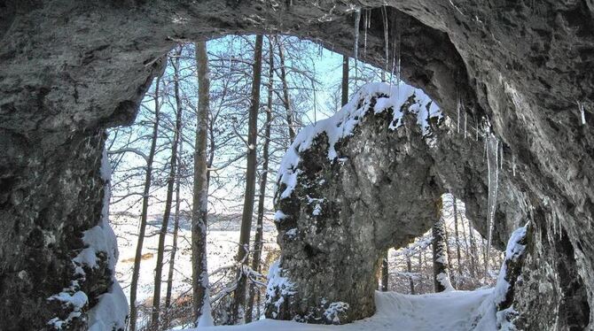 Auch eine Attraktion des Geo-Parks Schwäbische Alb: Eiszeit in der Steinzeithöhle »Klopfjörgleshütte« bei Upfingen.  GEA-FOTO: M