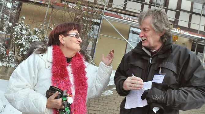 Die haben sich was zu sagen: Heidi Necker im lebhaften Gespräch mit Veit Müller.