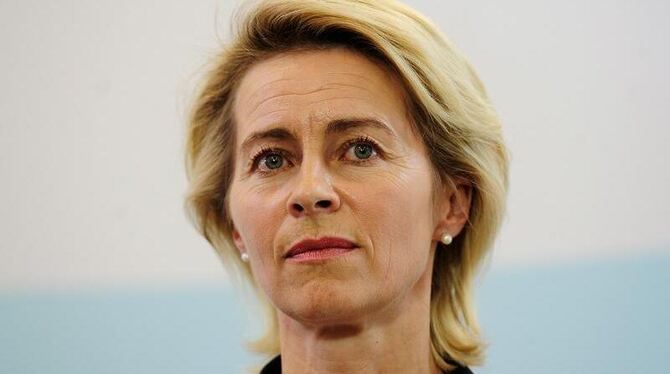 Bundesarbeitsministerin Ursula von der Leyen lehnt eine vAuszahlung der Hartz-IV-Regelsatzerhöhung zum 1. Januar ohne Zustimm