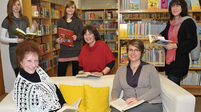 Das Team der Stadtbücherei Pfullingen (von links): Katrin Grießinger, Christa Harchula, Stephanie Rusch, Karola Adam, Fleur Humm