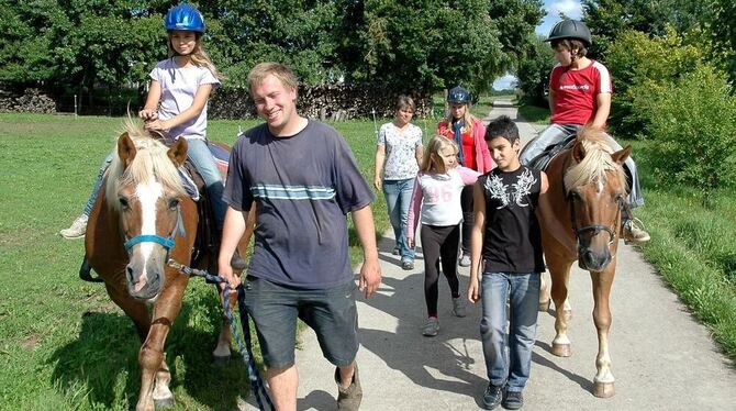 Sogar hoch zu Ross machten sich in diesem Jahr »Akti«-Besucher auf, die Umgebung zu erkunden. ARCHIV-FOTO: PR