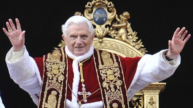 Papst Benedikt XVI. im Petersdom.