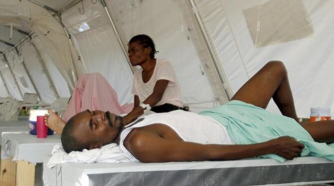 Cholera-Kranke in einem Zelt der Organisation »Ärzte ohne Grenzen« in Port au Prince.