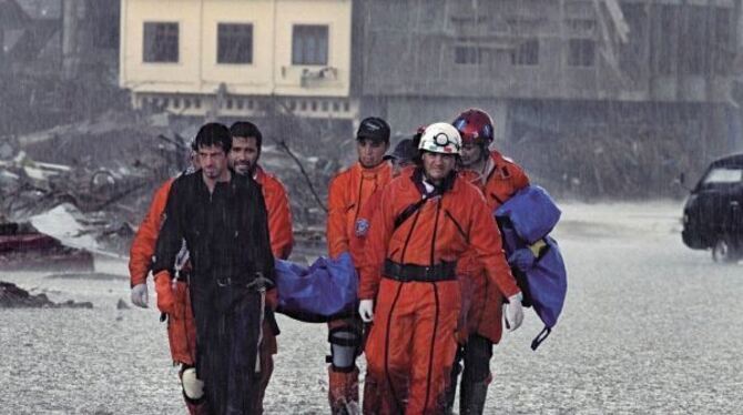 Daniel Leibssle beim Einsatz in Indonesien.  FOTO: PR