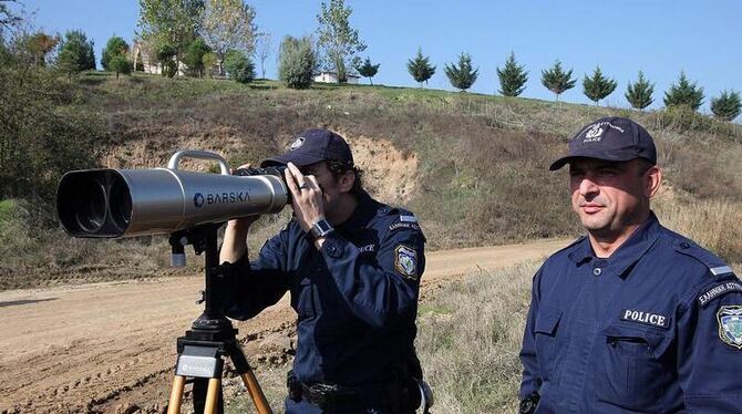 Griechische Polizisten an der Grenze zur Türkei.