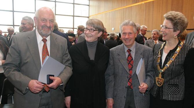 Dr. Christoph Höltzel, Susanne Seidemann und Wolfgang Wießner wurden von Oberbürgermeisterin Barbara Bosch mit der Verdienstmeda