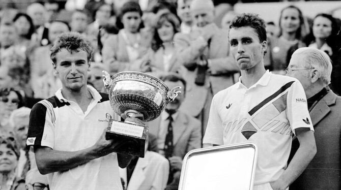 Mats Wilander (links) und Ivan Lendl - hier 1985 bei den French Open - duellieren sich bald wieder, dann aber im Rahmenprogramm