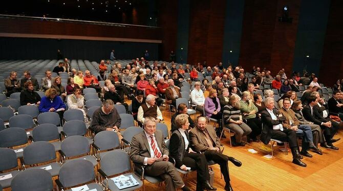 Kaum mehr als hundert Zuhörer kamen gestern zur Kandidatenvorstellung in die Listhalle.