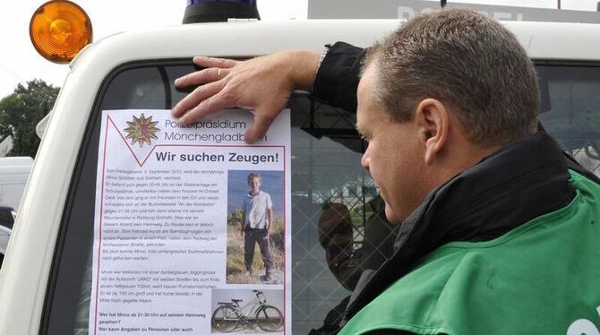 Mit Plakaten suchte im Kreis Viersen nach Zeugen.