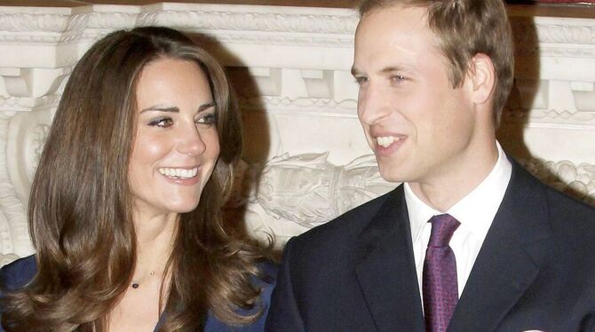 Prinz William und seine Verlobte Kate Middleton, die er 2011 heiraten will. FOTO: DPA