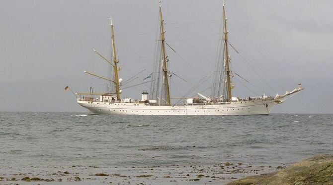 Gorch Fock auf Reede  in Ushuaia.