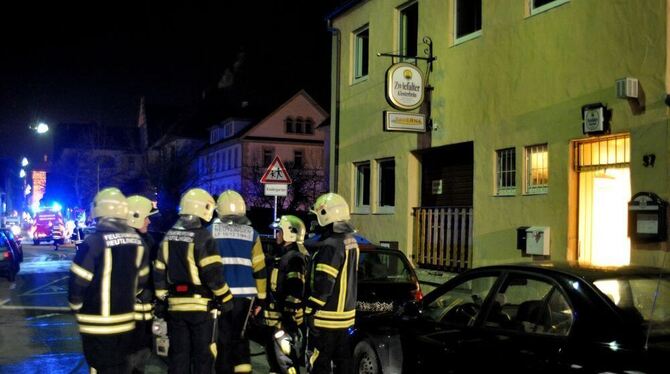 In einer Reutlinger Gaststätte hat es in der Nacht gebrannt. Die Bilanz sind drei Verletzte und 100.000 Euro Sachschaden. FOTO: