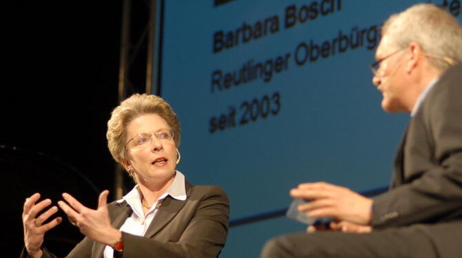 Barbara Bosch beim GEA-Talk zur OB-Wahl. Ihr gegenüber GEA-Lokalchef Roland Hauser.