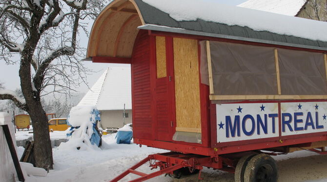 Aus dem früheren Kassenhäuschen des Zirkus »Montreal« wird das Empfangsbüro des Naturcampingplatzes Hopfenburg. FOTOS: RAPP