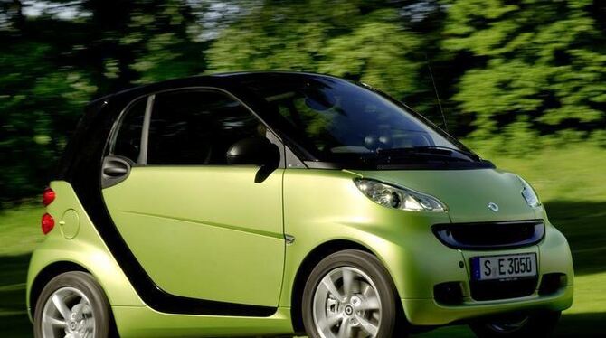 Smart Fortwo: Trotz der aktuellen Absatzprobleme hält Daimler an der Kleinwagenmarke fest. (Bild: Daimler/dpa/tmn)