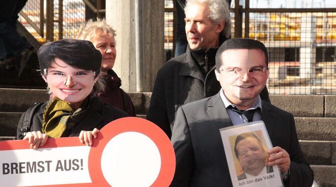 Tanja Gönner und Stefan Mappus wurden im Zuge der Demo gegen Stuttgart 21 in Reutlingen kräftig auf die Schippe genommen. Zwei D