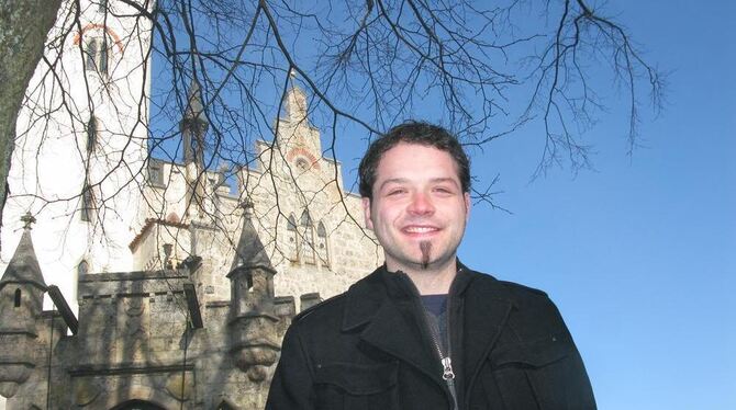 Eberhard Etter mit seinem Lieblings-Schloss im Rücken.  GEA-FOTO: SAUTTER