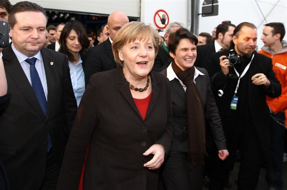 Bundeskanzlerin Angela Merkel spricht in Gammertingen und zieht tausende Besucher fast magnetisch an. FOTO: WARNACK