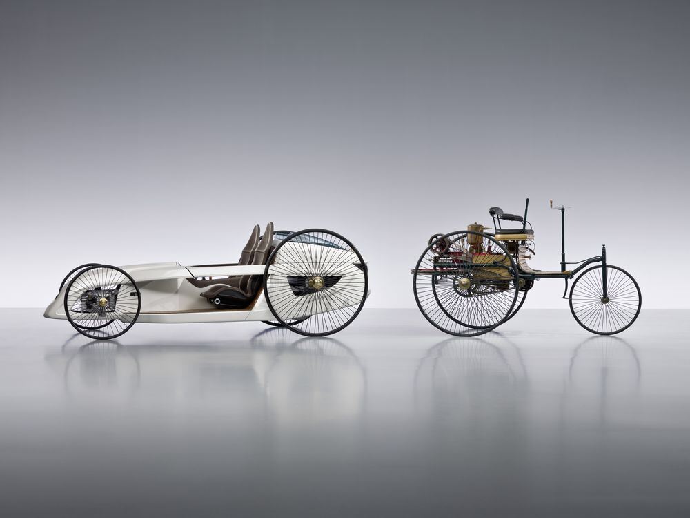 Der F-CELL Roadster und der erste Benz-Patent Motorwagen. FOTO: DAIMLER