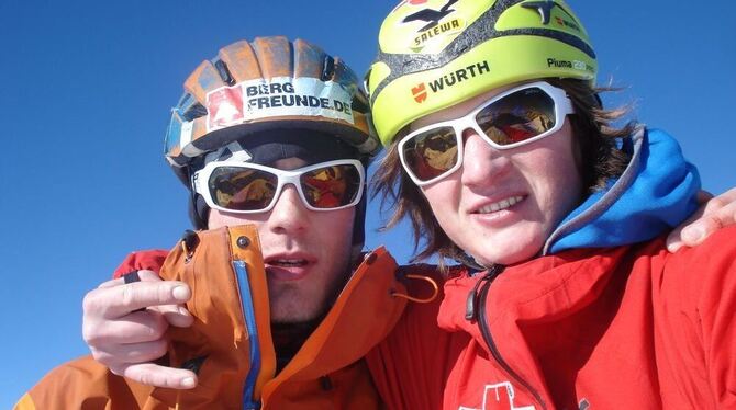 Fritz Miller (links) und Michael Wohlleben haben die Nordwand durchklettert. Am Gipfel wurde zufrieden das Erinnerungsfoto gesch