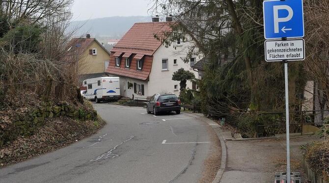 Die Parkflächen in der Alten Steige bleiben vorerst. Die Verwaltung sucht jetzt aber nach weiteren Verbesserungen.