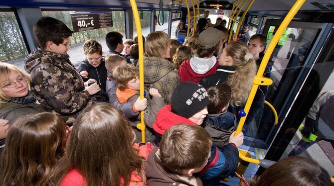 Szene in einem Schulbus.