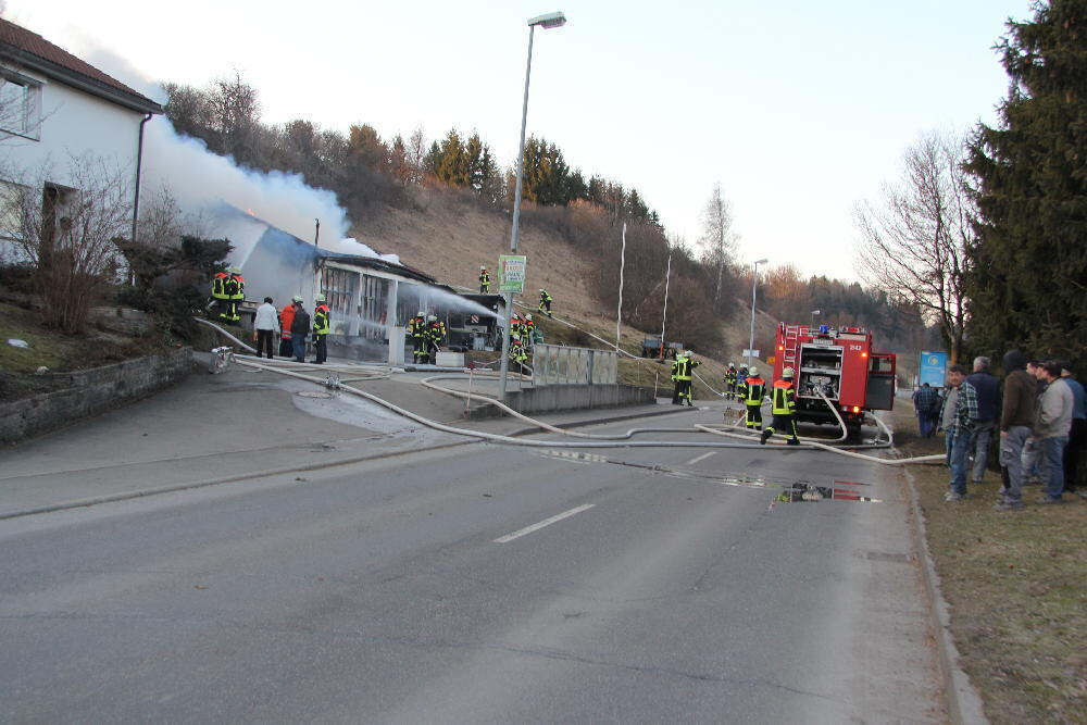 Brand an der alten Erpfinger Tankstelle