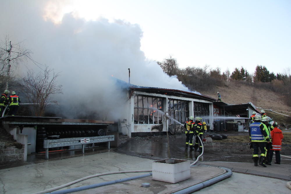 Brand an der alten Erpfinger Tankstelle