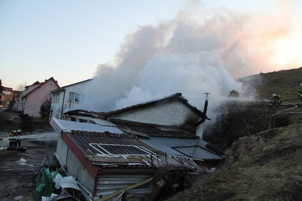 Brand an der alten Erpfinger Tankstelle