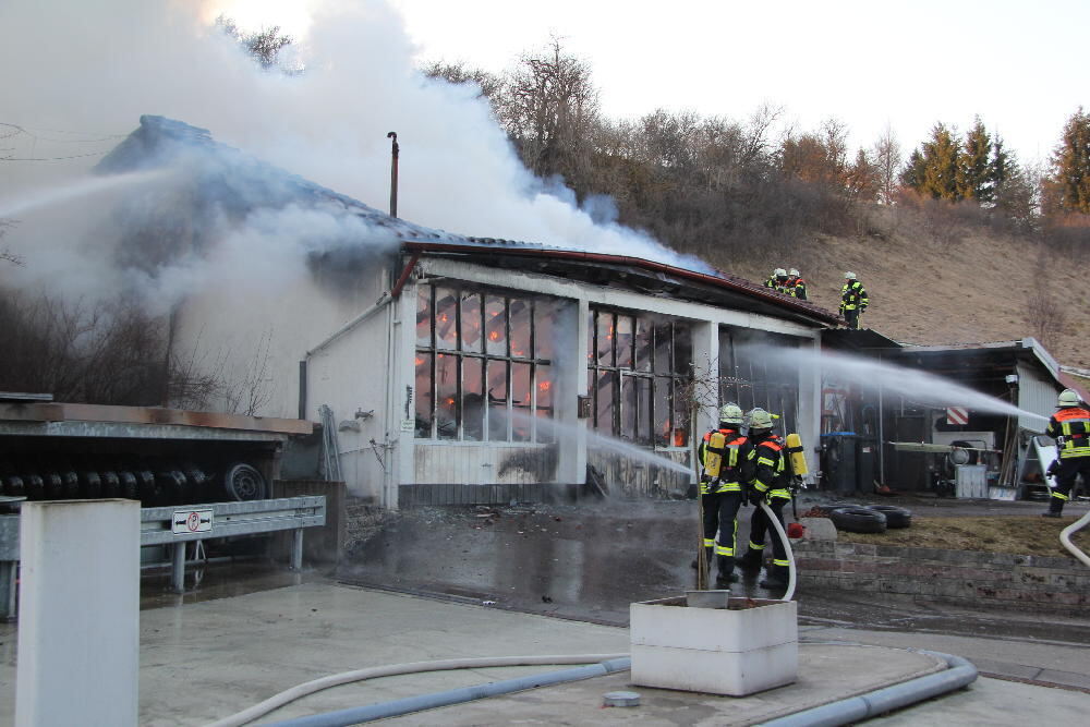 Brand an der alten Erpfinger Tankstelle